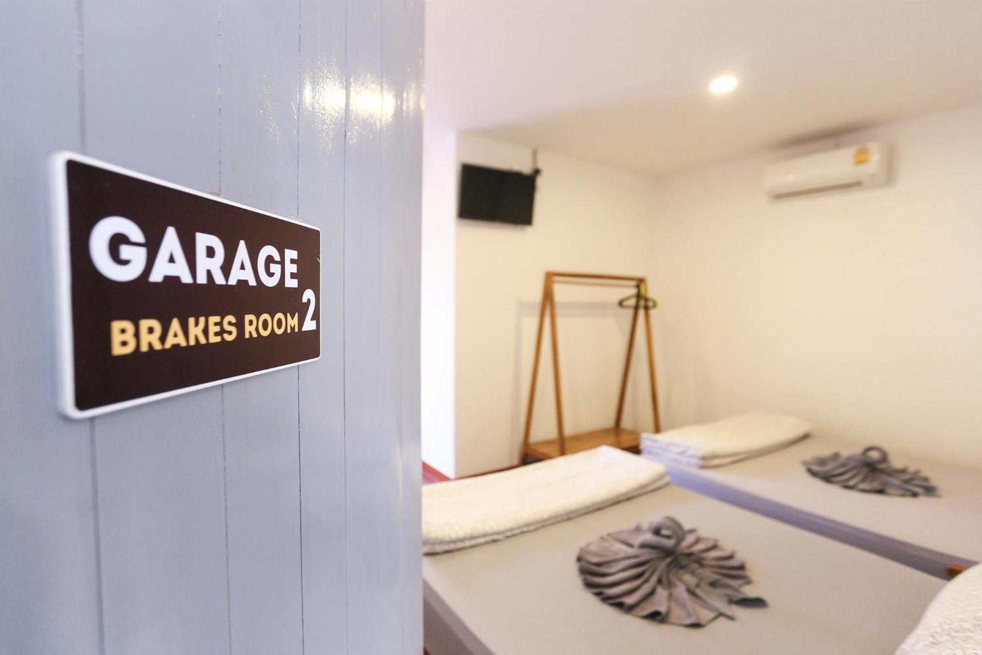 Отель The Garage Чианграй Номер фото